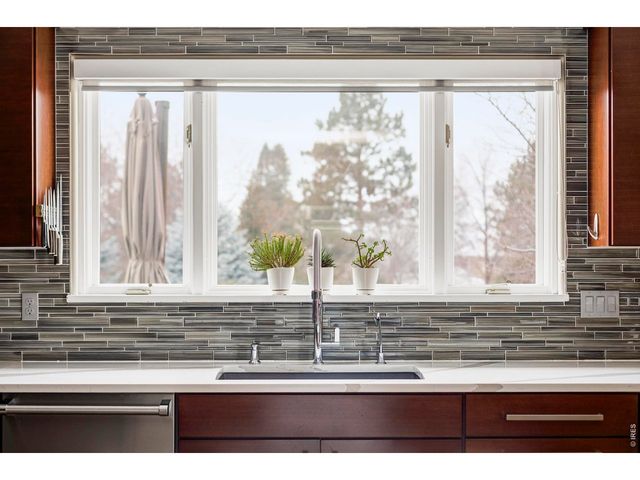 8528 Skyland Dr, Niwot, CO 80503