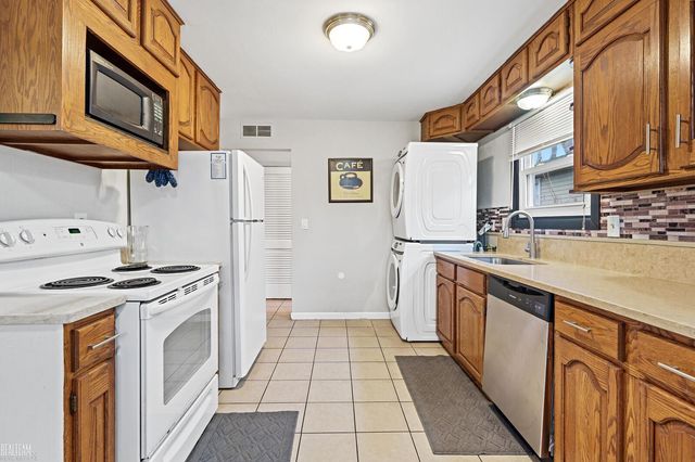 4993 Clippert Street, Dearborn Heights, MI 48125