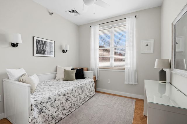370 Farrell St Apt 303, South Burlington, VT 05403