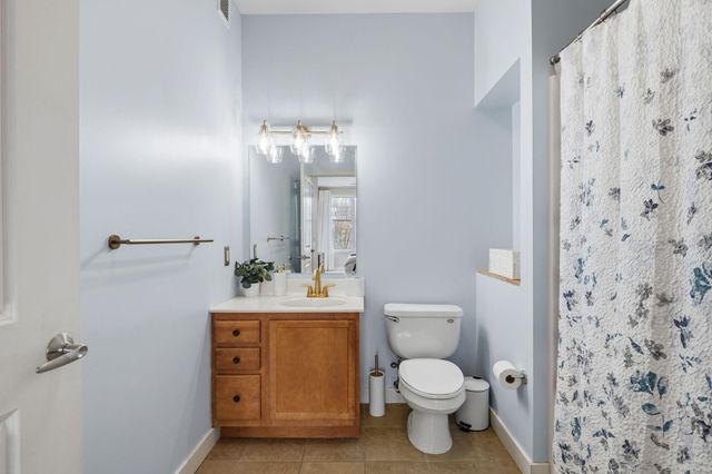 370 Farrell St Apt 303, South Burlington, VT 05403