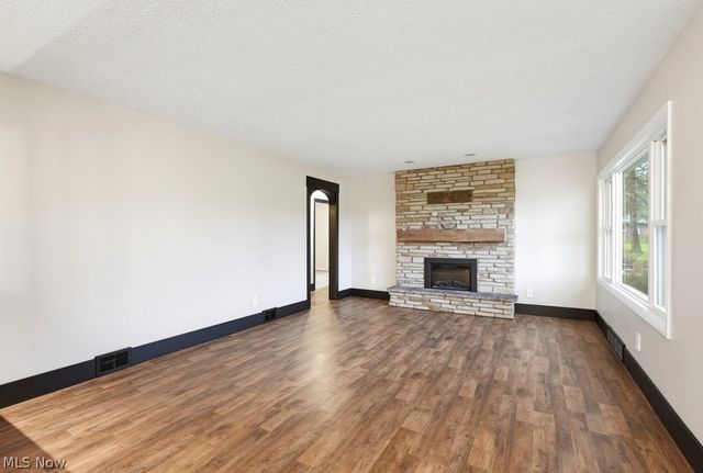 3882 State Route 43, Kent, OH 44240