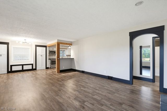 3882 State Route 43, Kent, OH 44240