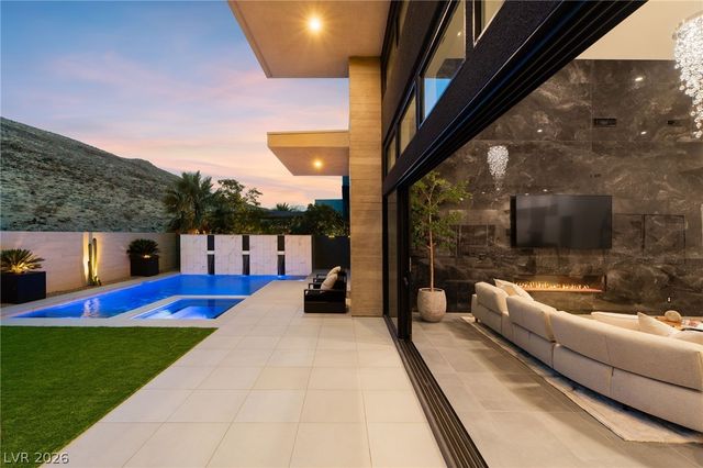 5201 Peak Climb Drive, Las Vegas, NV 89135