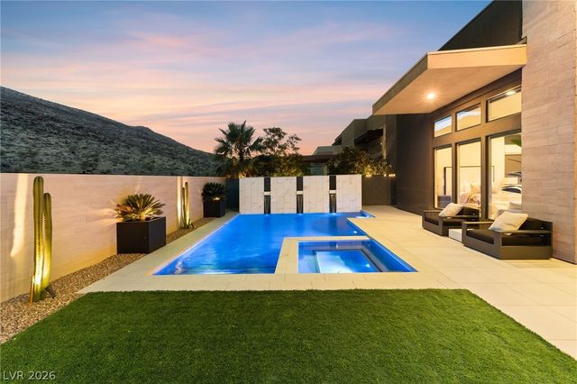 5201 Peak Climb Drive, Las Vegas, NV 89135