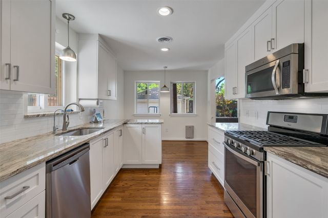 6815 Ravendale Lane, Dallas, TX 75214