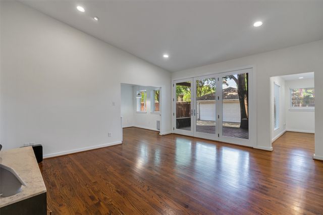 6815 Ravendale Lane, Dallas, TX 75214