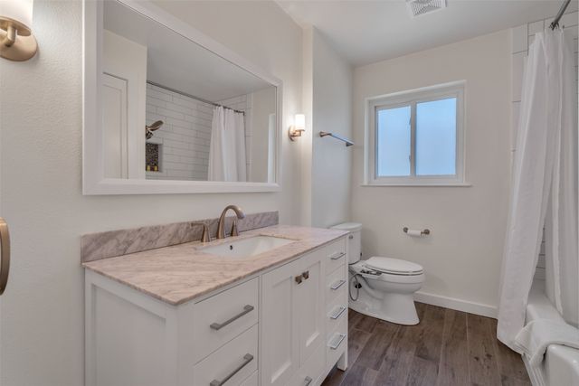 6815 Ravendale Lane, Dallas, TX 75214