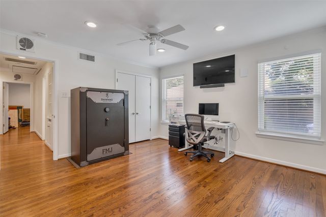 6815 Ravendale Lane, Dallas, TX 75214