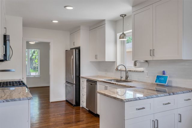 6815 Ravendale Lane, Dallas, TX 75214