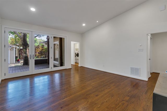 6815 Ravendale Lane, Dallas, TX 75214