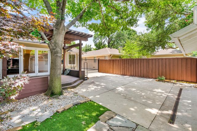 6815 Ravendale Lane, Dallas, TX 75214