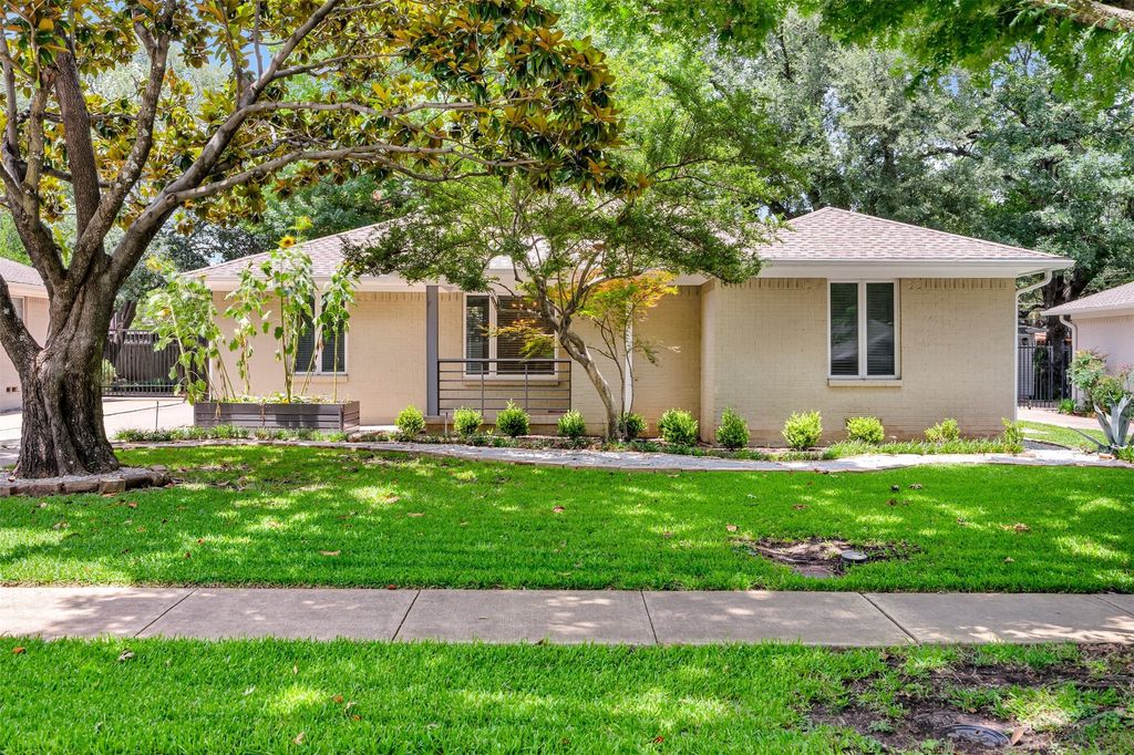 6815 Ravendale Lane, Dallas, TX 75214