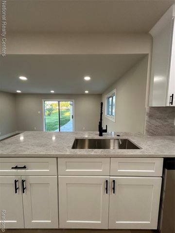 2362 Milverton Drive, Troy, MI 48083