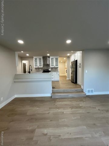 2362 Milverton Drive, Troy, MI 48083