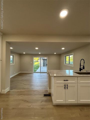 2362 Milverton Drive, Troy, MI 48083