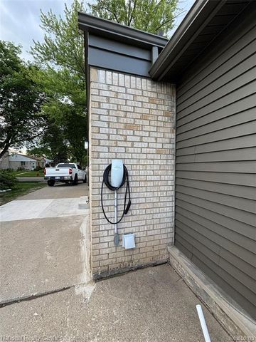 2362 Milverton Drive, Troy, MI 48083