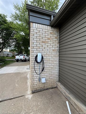 2362 Milverton Drive, Troy, MI 48083