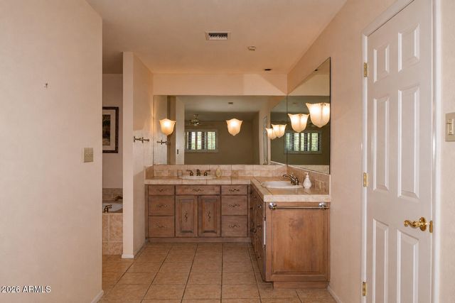 6402 E FANFOL Drive, Paradise Valley, AZ 85253