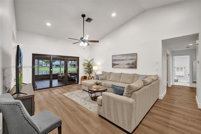 465 NW 95th Avenue, Plantation, FL 33324
