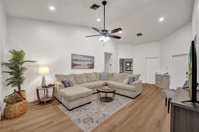 465 NW 95th Avenue, Plantation, FL 33324