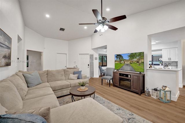 465 NW 95th Avenue, Plantation, FL 33324