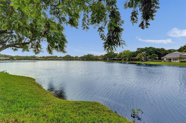 465 NW 95th Avenue, Plantation, FL 33324