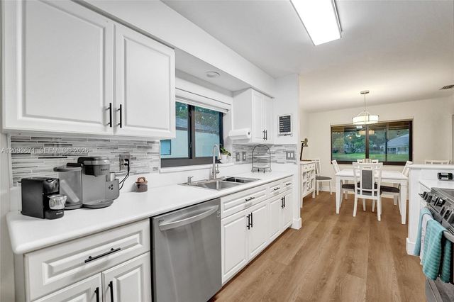 465 NW 95th Avenue, Plantation, FL 33324