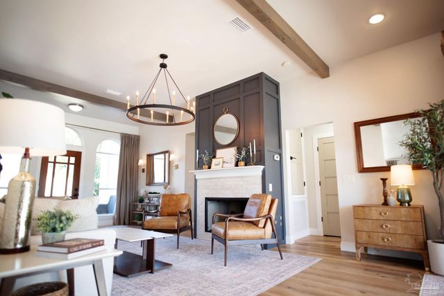 121 Villacrest Dr, Crestview, FL 32536