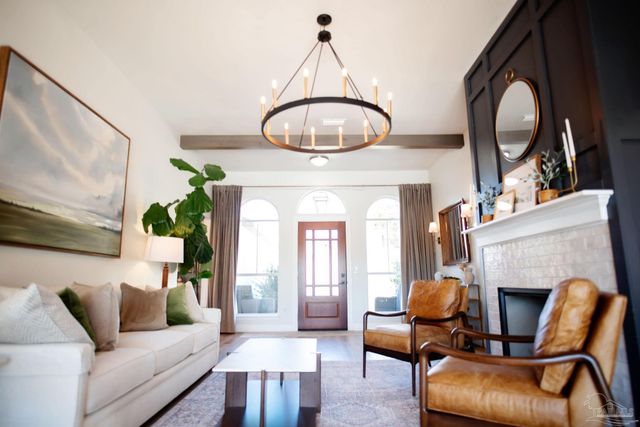 121 Villacrest Dr, Crestview, FL 32536