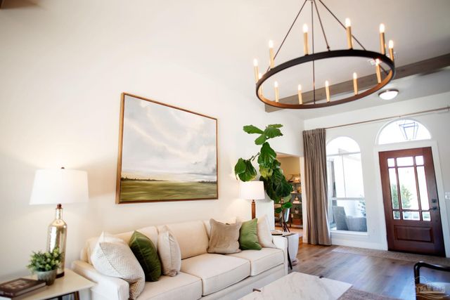 121 Villacrest Dr, Crestview, FL 32536