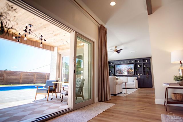 121 Villacrest Dr, Crestview, FL 32536