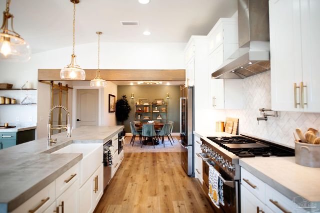 121 Villacrest Dr, Crestview, FL 32536