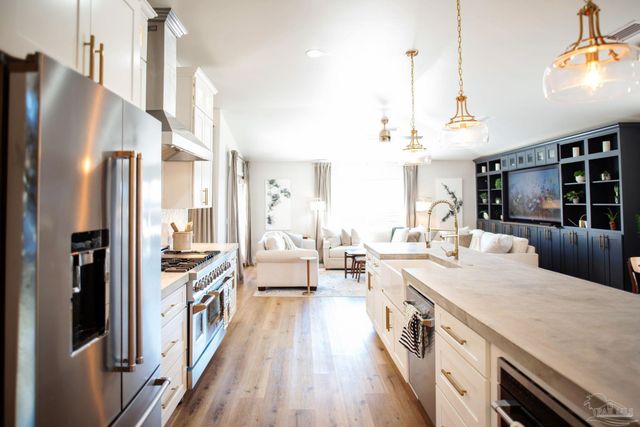 121 Villacrest Dr, Crestview, FL 32536