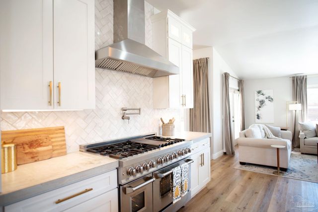 121 Villacrest Dr, Crestview, FL 32536