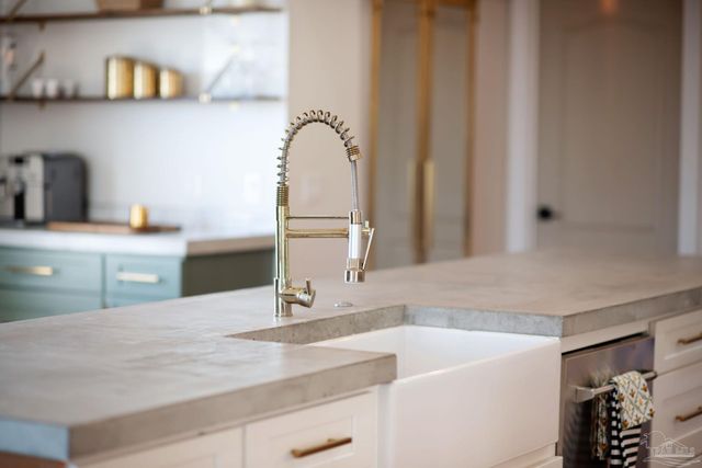 121 Villacrest Dr, Crestview, FL 32536