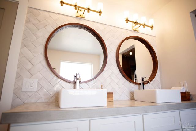 121 Villacrest Dr, Crestview, FL 32536