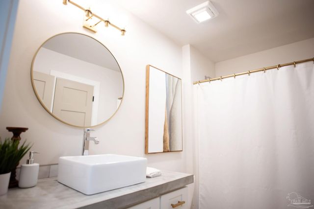 121 Villacrest Dr, Crestview, FL 32536