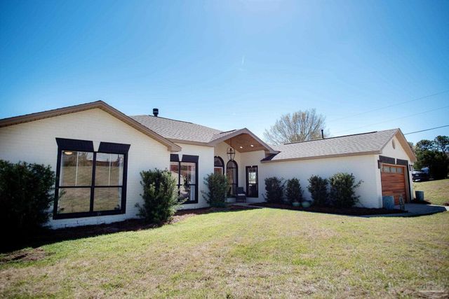 121 Villacrest Dr, Crestview, FL 32536