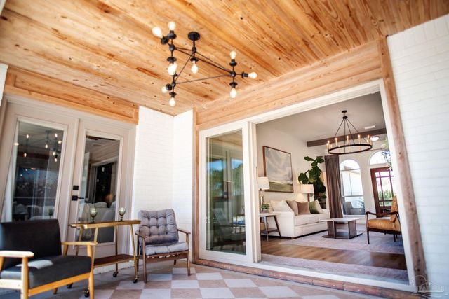 121 Villacrest Dr, Crestview, FL 32536