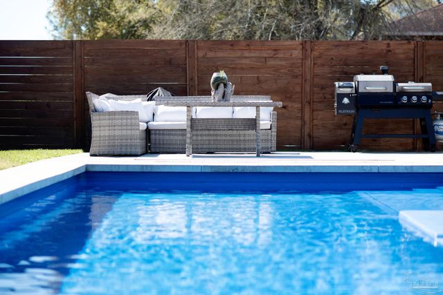 121 Villacrest Dr, Crestview, FL 32536