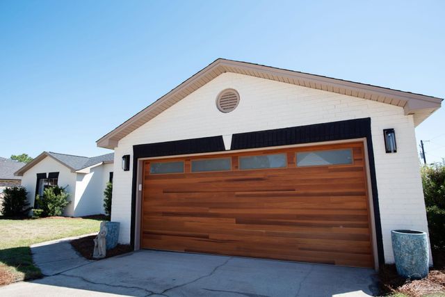 121 Villacrest Dr, Crestview, FL 32536