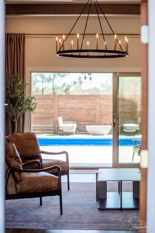 121 Villacrest Dr, Crestview, FL 32536