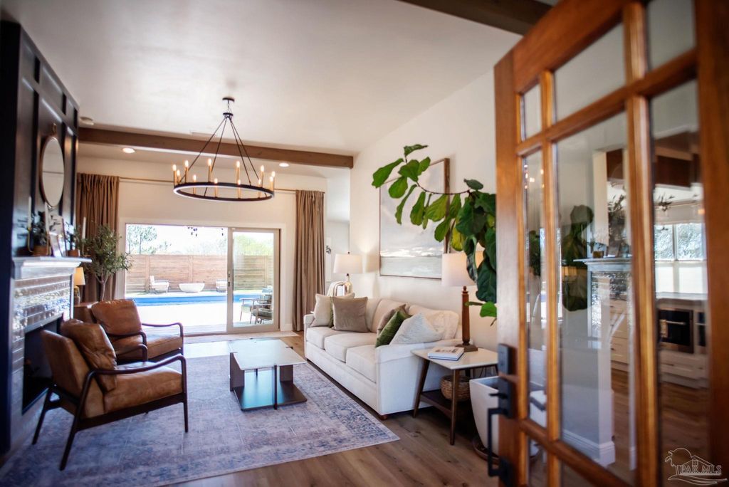 121 Villacrest Dr, Crestview, FL 32536