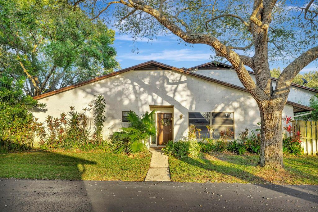 2080 Colonial Road 1, Fort Pierce, FL 34950