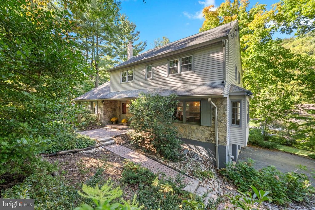 421 GARRISON WAY, GULPH MILLS, PA 19428 — exterior