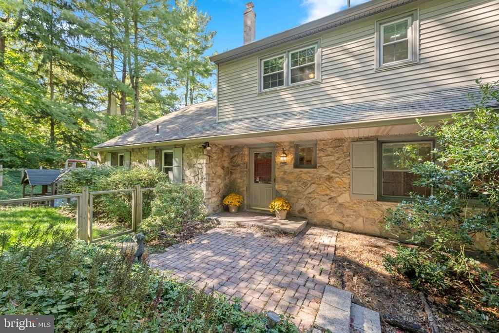 421 GARRISON WAY, GULPH MILLS, PA 19428 — photo 2