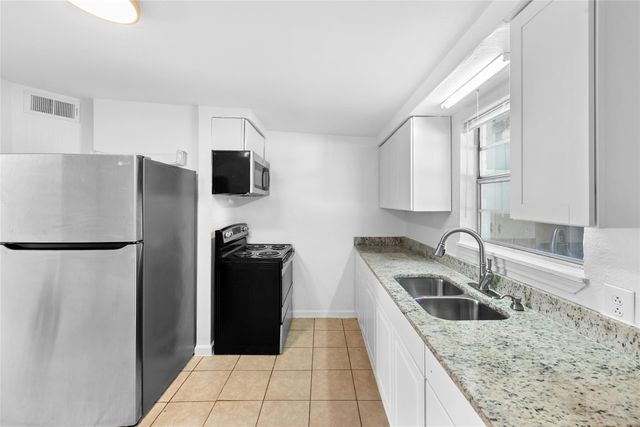 1011 Hackberry ST A&B, San Marcos, TX 78666