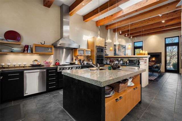 16 Plano Arbolito, Santa Fe, NM 87506