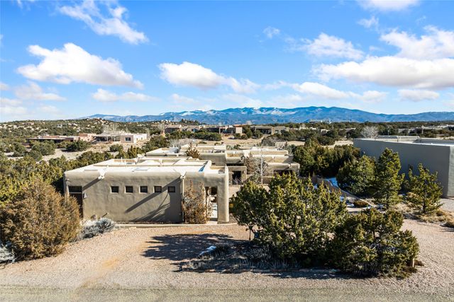16 Plano Arbolito, Santa Fe, NM 87506