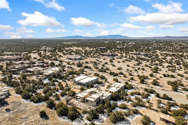 16 Plano Arbolito, Santa Fe, NM 87506